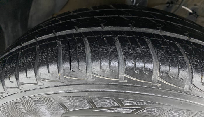 2018 Maruti Vitara Brezza VDI, Diesel, Manual, 29,575 km, Right Front Tyre Tread