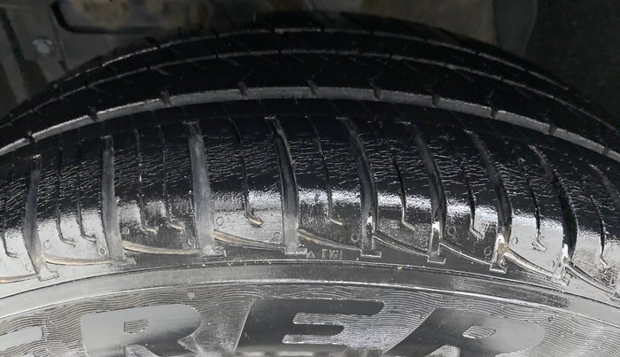 2018 Maruti Vitara Brezza VDI, Diesel, Manual, 29,575 km, Left Front Tyre Tread
