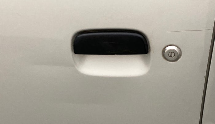 2011 Maruti Wagon R 1.0 LXI, Petrol, Manual, 80,404 km, Front passenger door - Minor scratches