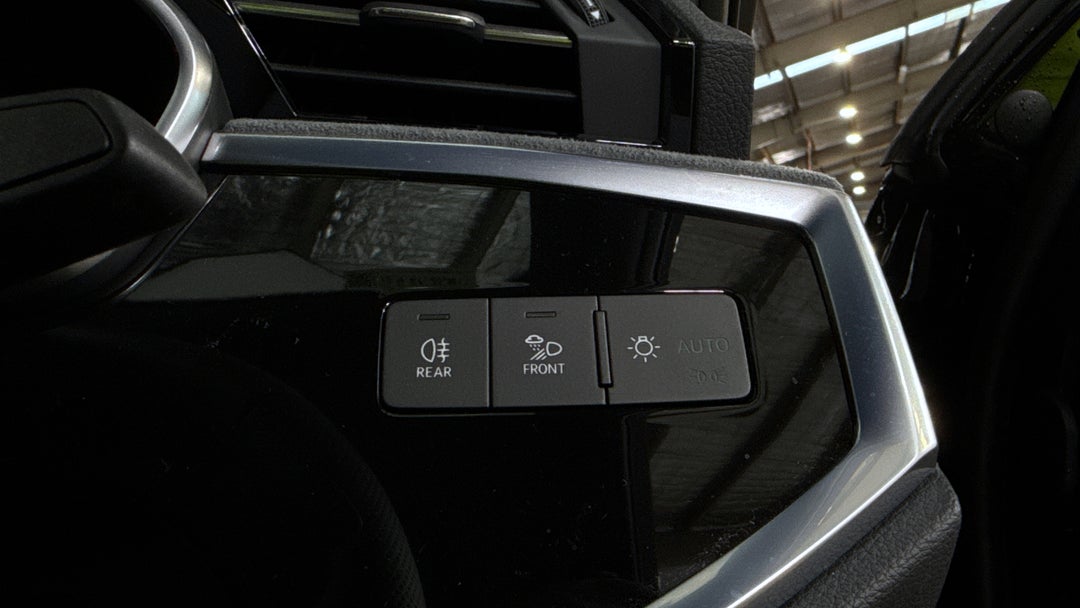 2025 Audi Q3 40 Tfsi Quattro S Line, Automatic, 10429 km, Utility Switches/Buttons