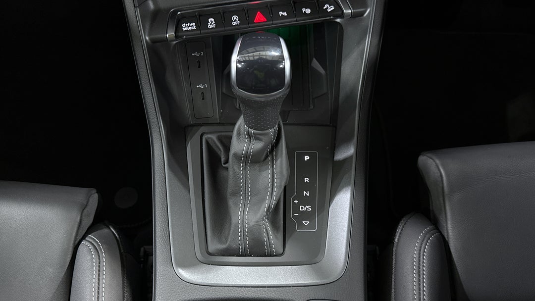 2025 Audi Q3 40 Tfsi Quattro S Line, Automatic, 10429 km, Gear Lever 