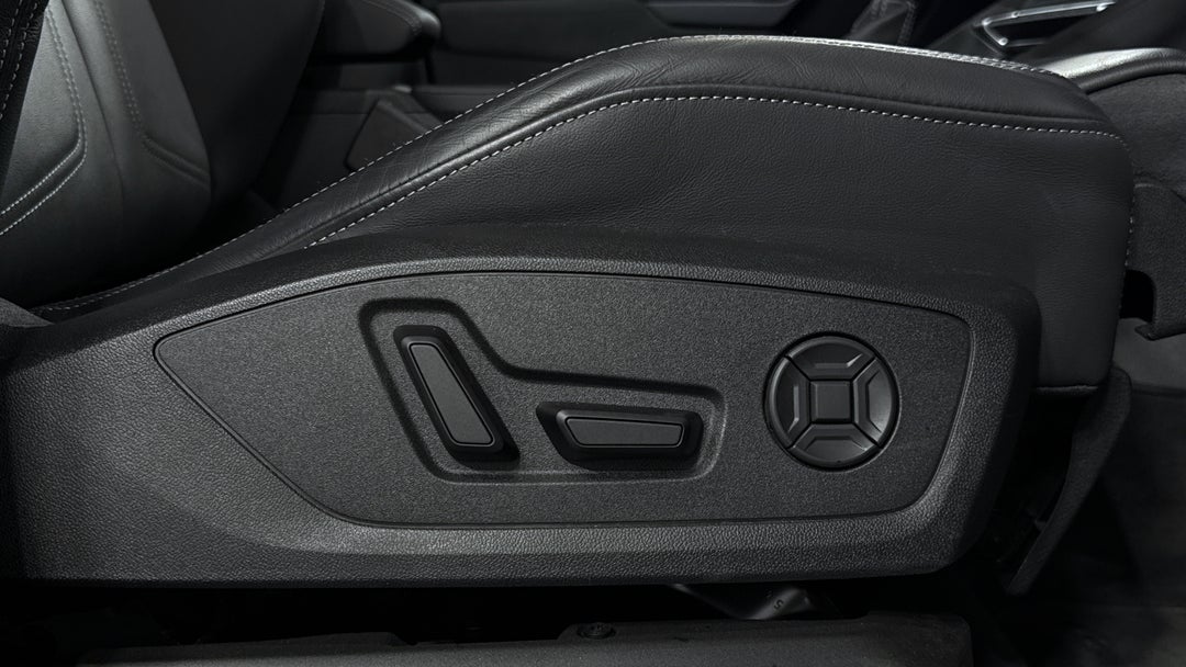 2025 Audi Q3 40 Tfsi Quattro S Line, Automatic, 10429 km, Drivers Side Adjustment Panel