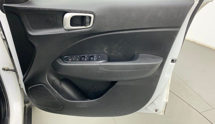 2022 Hyundai VENUE SX 1.0 TURBO IMT, Petrol, Manual, 16,132 km, Driver Side Door Panels Control