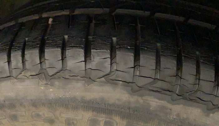 2015 Hyundai Elite i20 SPORTZ 1.2, Petrol, Manual, 15,828 km, Left front tyre - Minor crack