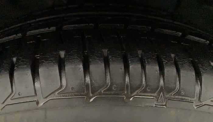 2015 Hyundai Elite i20 SPORTZ 1.2, Petrol, Manual, 15,828 km, Right Front Tyre Tread