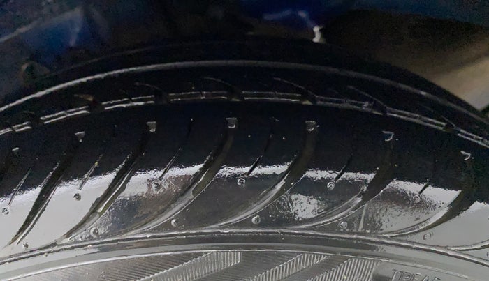 2017 Hyundai Eon ERA +, Petrol, Manual, 43,588 km, Right Rear Tyre Tread