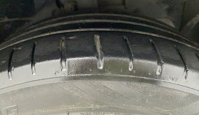 2019 Ford Figo Aspire TITANIUM 1.2 PETROL, Petrol, Manual, 64,668 km, Right Front Tyre Tread