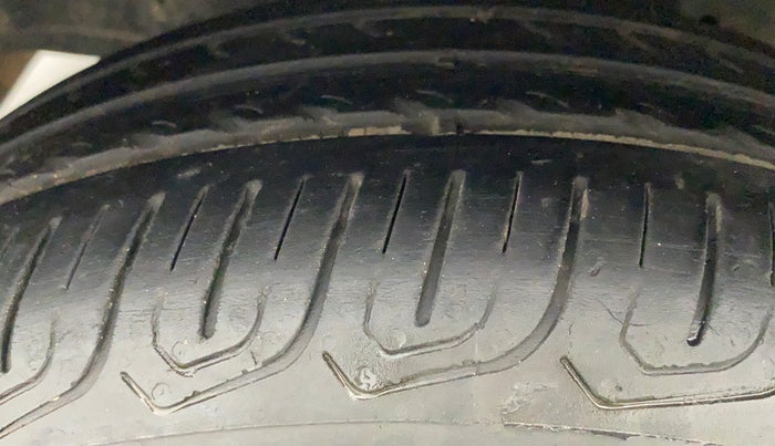 2016 Honda Amaze 1.2L I-VTEC SX, Petrol, Manual, 1,08,133 km, Left Front Tyre Tread