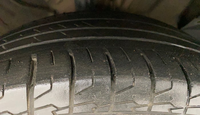 2021 KIA SELTOS HTX PLUS 1.5 DIESEL, Diesel, Manual, 28,001 km, Right Front Tyre Tread