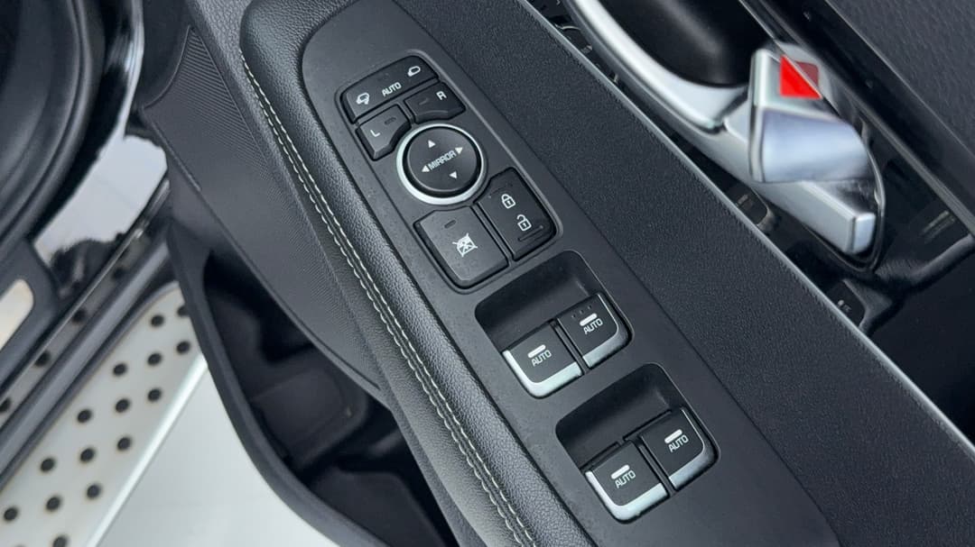 2017 Kia Sorento Gt-line (4x4), Automatic, 150881 km, Drivers Side Door Panel Controls
