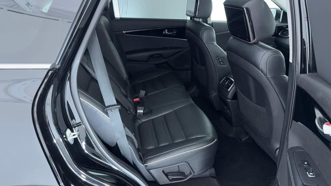 2017 Kia Sorento Gt-line (4x4), Automatic, 150881 km, Right Side Rear Door Cabin View