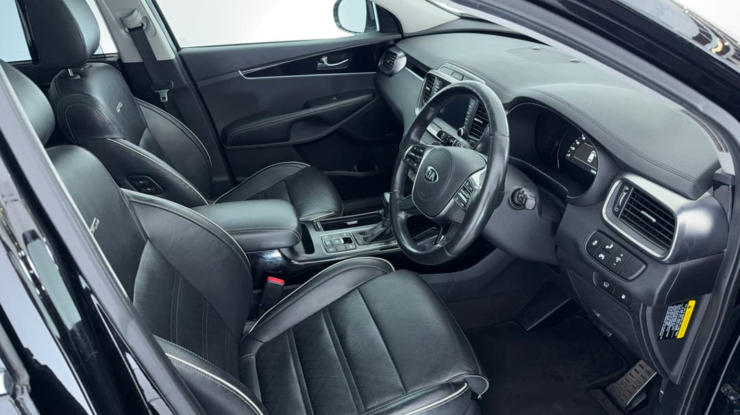 2017 Kia Sorento Gt-line (4x4), Automatic, 150881 km, Right Side Front Door Cabin View