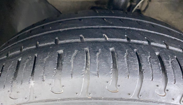 2017 Hyundai Elite i20 SPORTZ 1.2, Petrol, Manual, 28,048 km, Left Front Tyre Tread