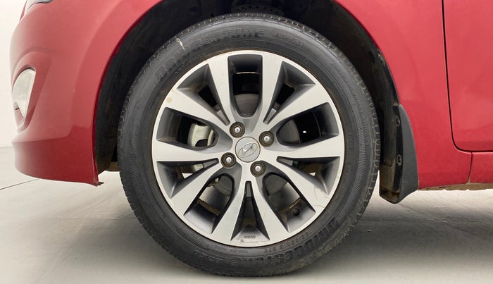 2016 Hyundai Verna FLUIDIC 1.6 SX VTVT, Petrol, Manual, 28,589 km, Left Front Wheel