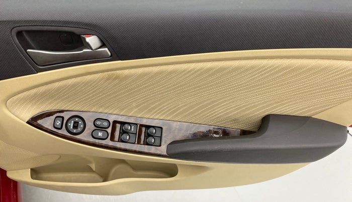 2016 Hyundai Verna FLUIDIC 1.6 SX VTVT, Petrol, Manual, 28,589 km, Driver Side Door Panels Control
