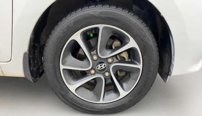 2017 Hyundai Grand i10 SPORTZ (O) AT 1.2 KAPPA VTVT, Petrol, Automatic, 62,106 km, Right Front Wheel