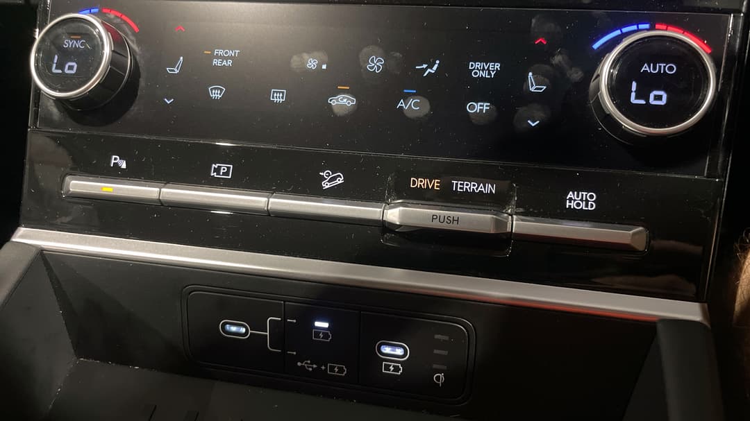 2024 Hyundai Santa Fe Hev (AWD), Automatic, 17521 km, Utility Switches/Buttons