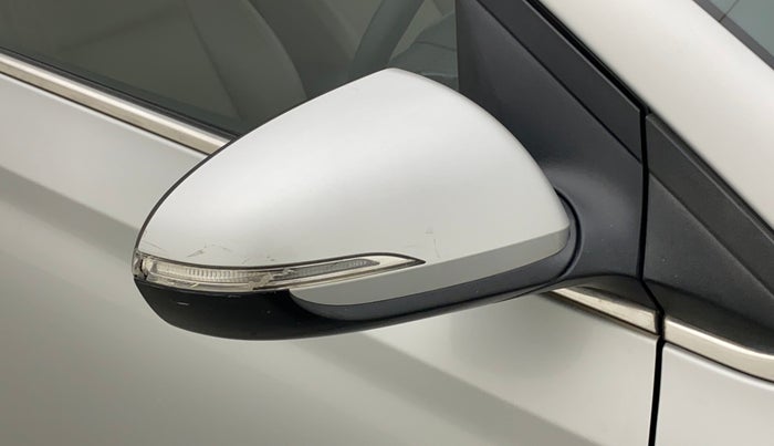 2018 Hyundai Verna 1.6 VTVT SX, Petrol, Manual, 56,462 km, Right rear-view mirror - Indicator light has minor damage
