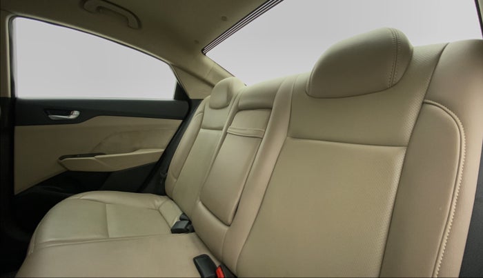 2018 Hyundai Verna 1.6 VTVT SX, Petrol, Manual, 56,462 km, Right Side Rear Door Cabin