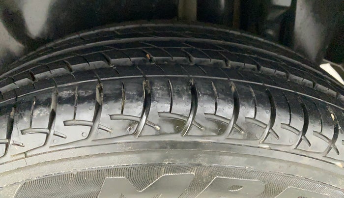 2014 Maruti Swift Dzire ZXI, Petrol, Manual, 62,145 km, Left Rear Tyre Tread