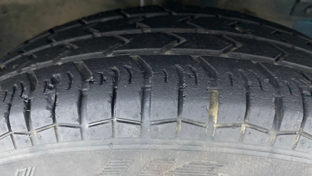 Right Front Tyre Tread