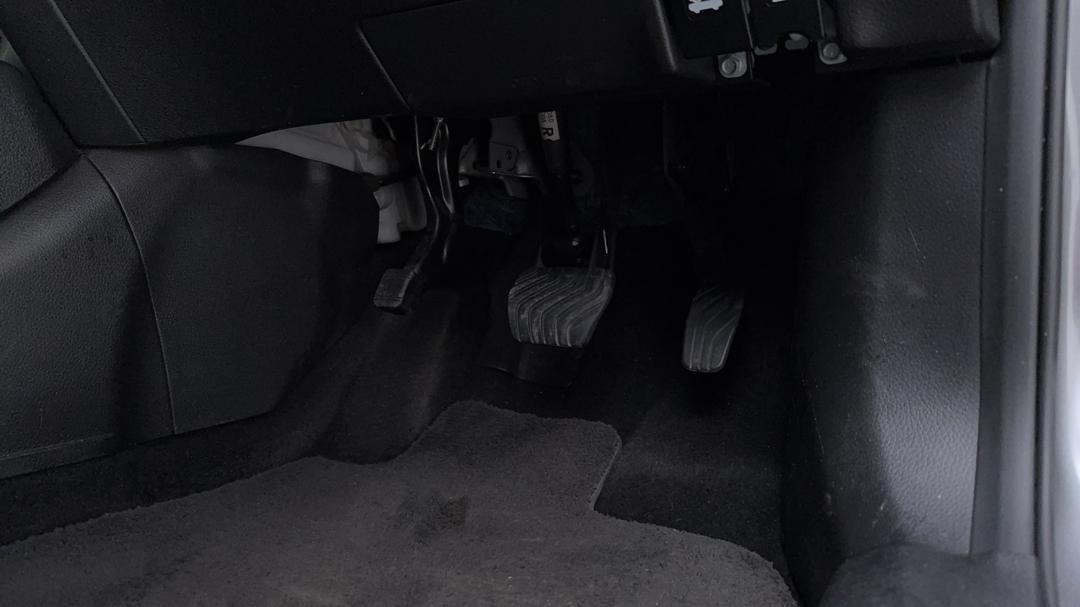 2016 Nissan X-trail St-l (fwd), Automatic, 111036 km, Pedals and Footmat