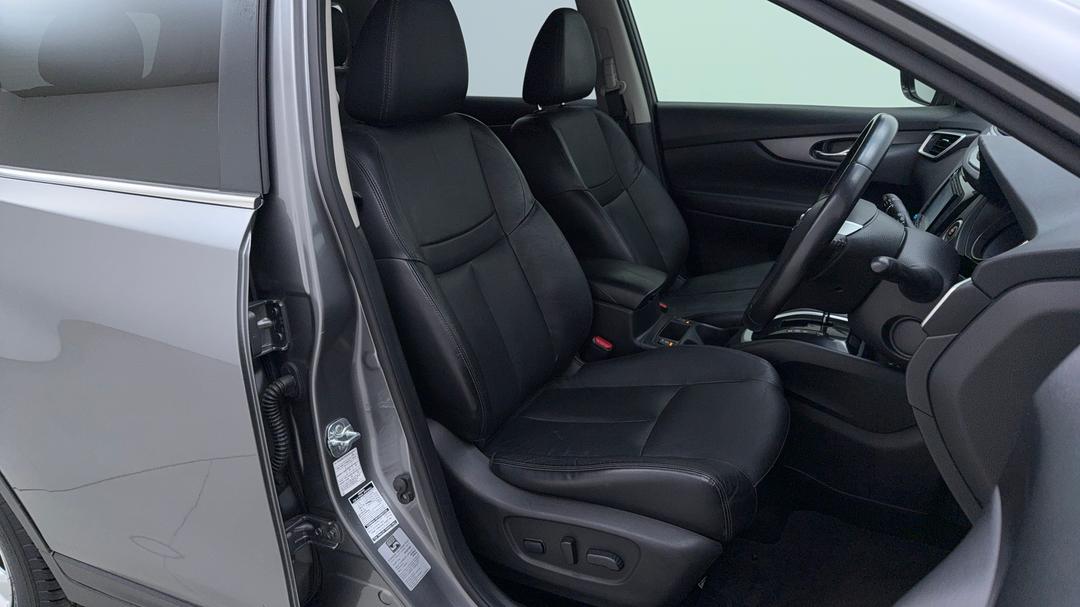 2016 Nissan X-trail St-l (fwd), Automatic, 111036 km, Right Side Front Door Cabin View