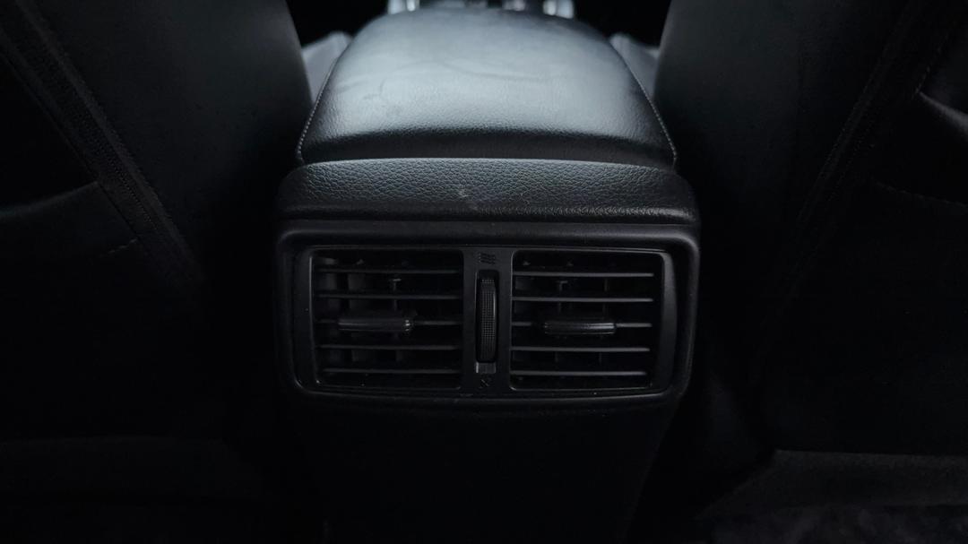 2016 Nissan X-trail St-l (fwd), Automatic, 111036 km, Rear A/C Vent