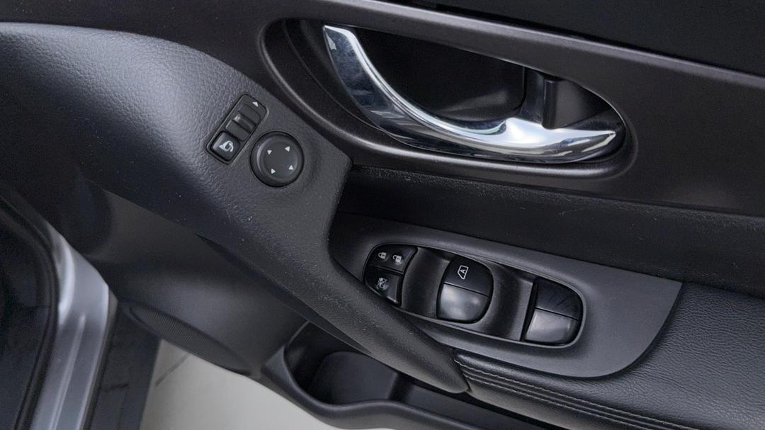 2016 Nissan X-trail St-l (fwd), Automatic, 111036 km, Drivers Side Door Panel Controls