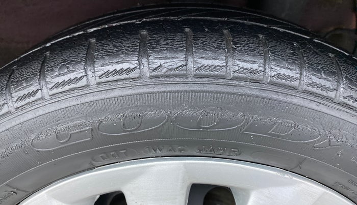 2014 Hyundai Grand i10 MAGNA 1.2 VTVT, Petrol, Manual, 30,623 km, Left Rear Tyre Tread