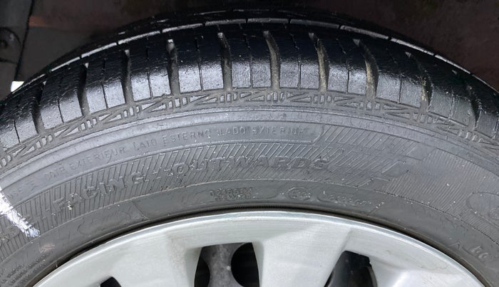 2014 Hyundai Grand i10 MAGNA 1.2 VTVT, Petrol, Manual, 30,623 km, Right Rear Tyre Tread