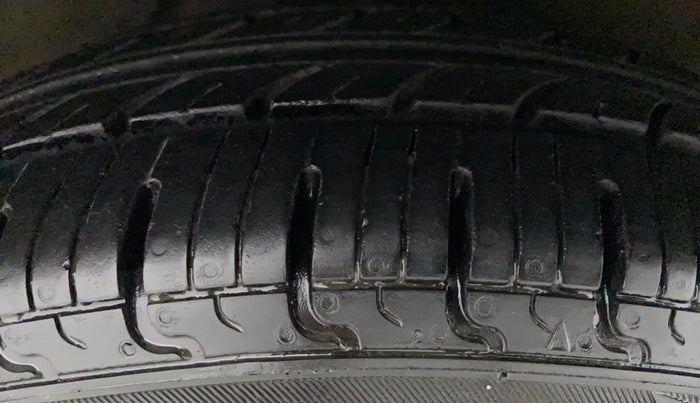 2014 Hyundai i10 SPORTZ 1.1 IRDE2, Petrol, Manual, 73,645 km, Right Front Tyre Tread
