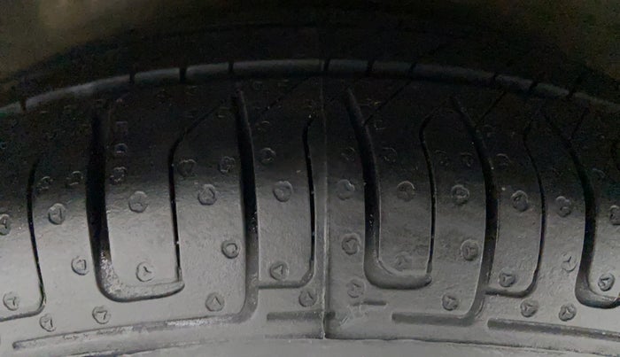 2014 Hyundai i10 SPORTZ 1.1 IRDE2, Petrol, Manual, 73,645 km, Right Rear Tyre Tread