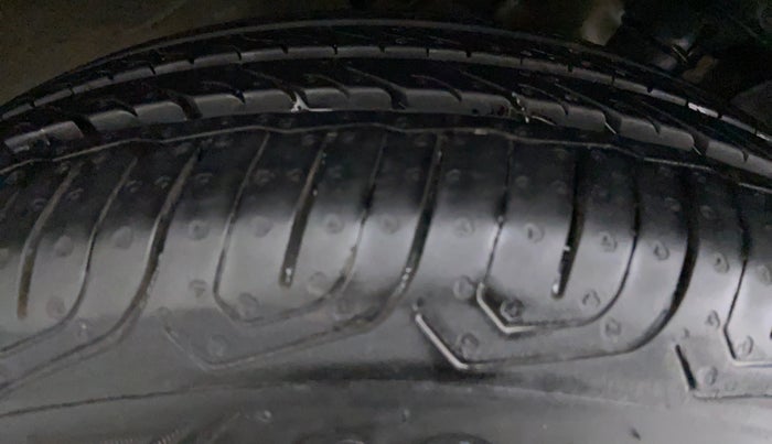 2016 Honda Jazz 1.2 V MT, Petrol, Manual, 28,242 km, Right Rear Tyre Tread