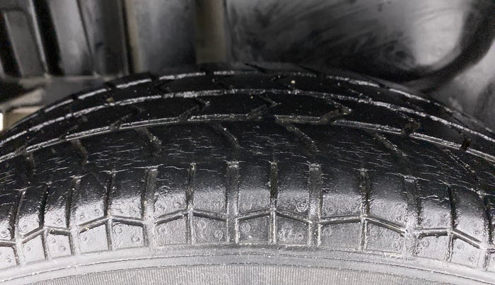2014 Maruti Swift Dzire VDI, Diesel, Manual, 70,258 km, Right Rear Tyre Tread