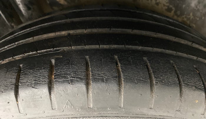 2017 Maruti Ciaz ALPHA 1.4 VVT, Petrol, Manual, 52,830 km, Right Rear Tyre Tread