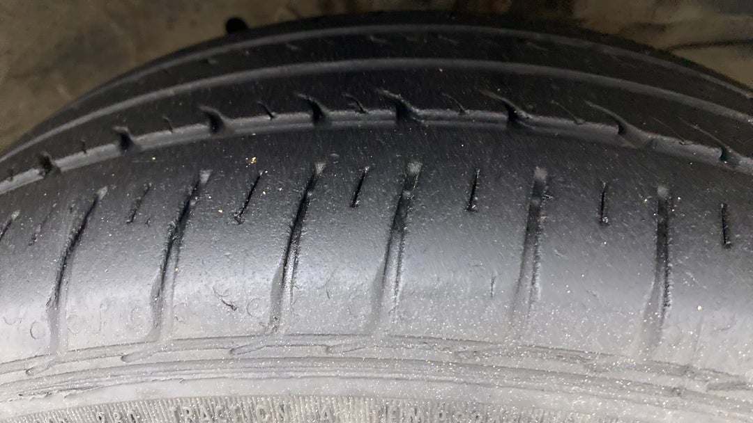 Right Front Tyre Tread