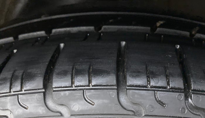 2014 Hyundai Verna FLUIDIC 1.4 VTVT, Petrol, Manual, 63,687 km, Left Rear Tyre Tread