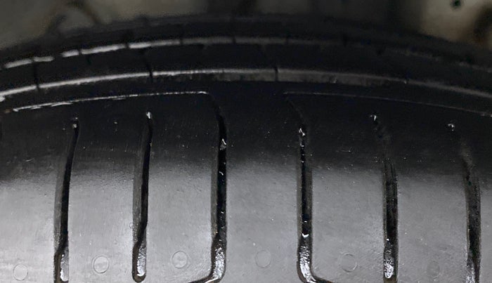 2015 Hyundai Eon MAGNA +, Petrol, Manual, 59,021 km, Right Rear Tyre Tread