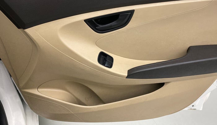 2015 Hyundai Eon MAGNA +, Petrol, Manual, 59,021 km, Driver Side Door Panels Control