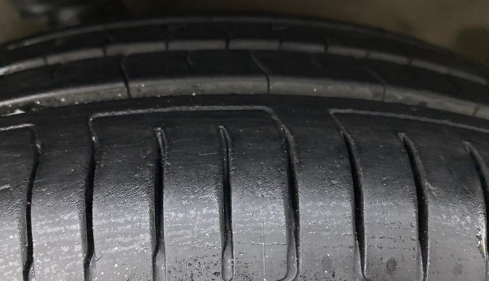 2015 Hyundai Eon MAGNA +, Petrol, Manual, 59,021 km, Left Front Tyre Tread