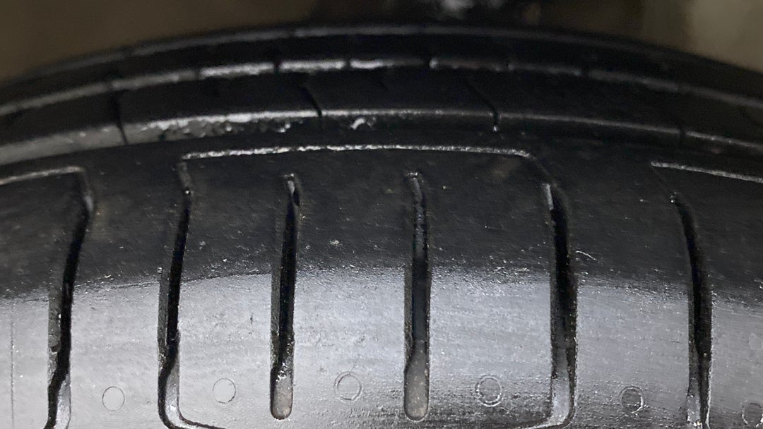 Right Front Tyre Tread