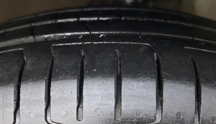2015 Hyundai Eon MAGNA +, Petrol, Manual, 59,021 km, Right Front Tyre Tread