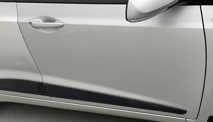 2016 Hyundai Xcent S 1.2, Petrol, Manual, 28,166 km, Driver-side door - Minor scratches
