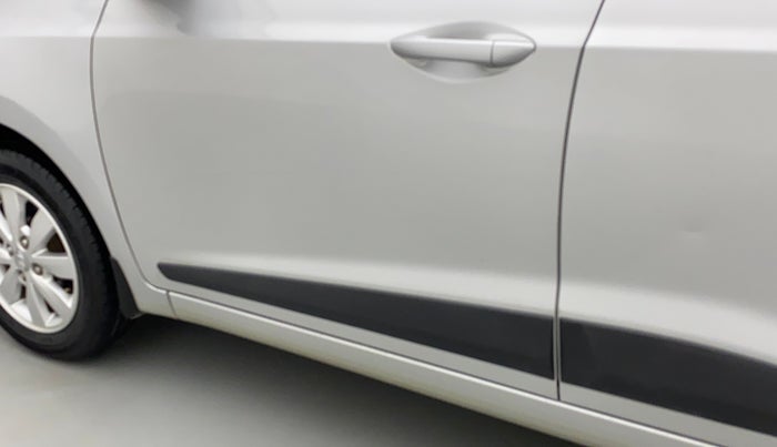 2016 Hyundai Xcent S 1.2, Petrol, Manual, 28,166 km, Front passenger door - Minor scratches