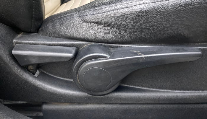 2016 Tata Tiago XZ PETROL, Petrol, Manual, 60,805 km, Driver Side Adjustment Panel