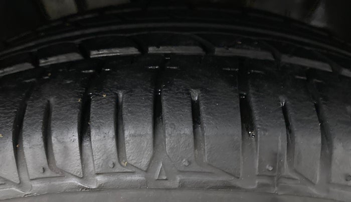 2016 Tata Tiago XZ PETROL, Petrol, Manual, 60,805 km, Right Front Tyre Tread