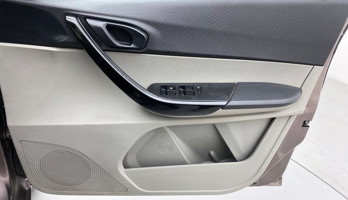 2019 Tata Tiago XT 1.2 REVOTRON, Petrol, Manual, 16,654 km, Driver Side Door Panels Control