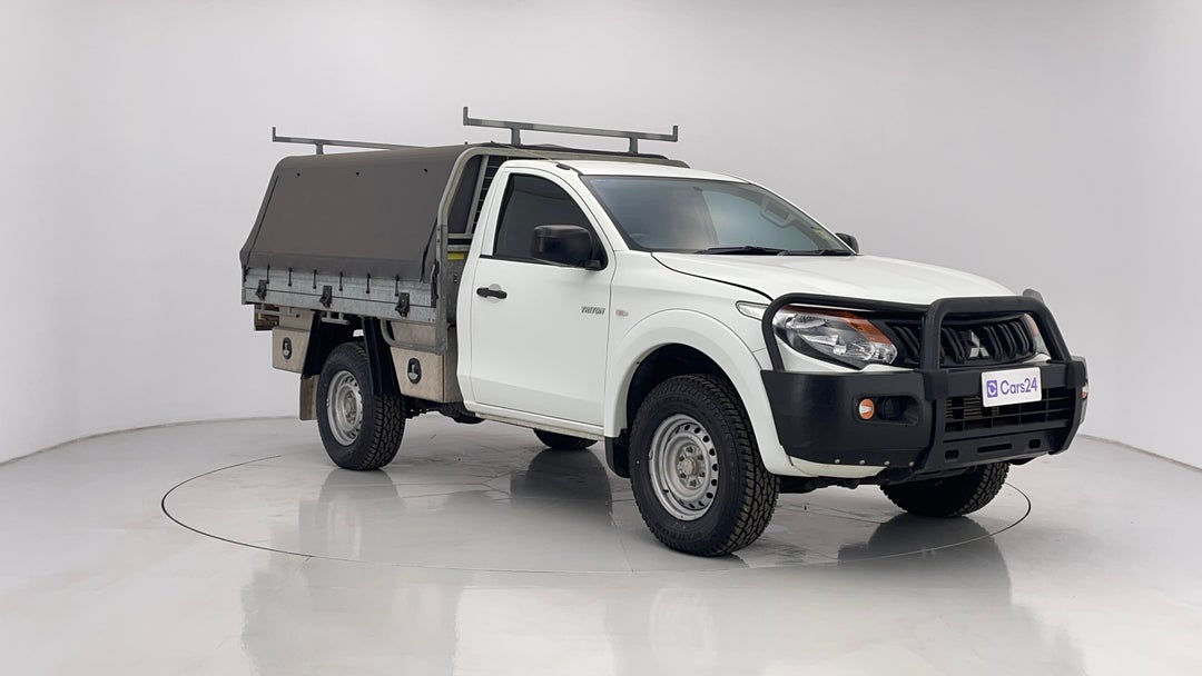 2017 Mitsubishi Triton Glx (4x4), Manual, 113876 km, Right Front Diagonal (45- Degree) View