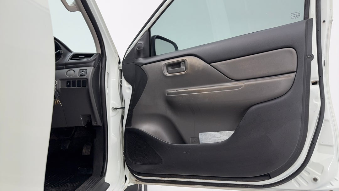 2017 Mitsubishi Triton Glx (4x4), Manual, 113876 km, Speaker View